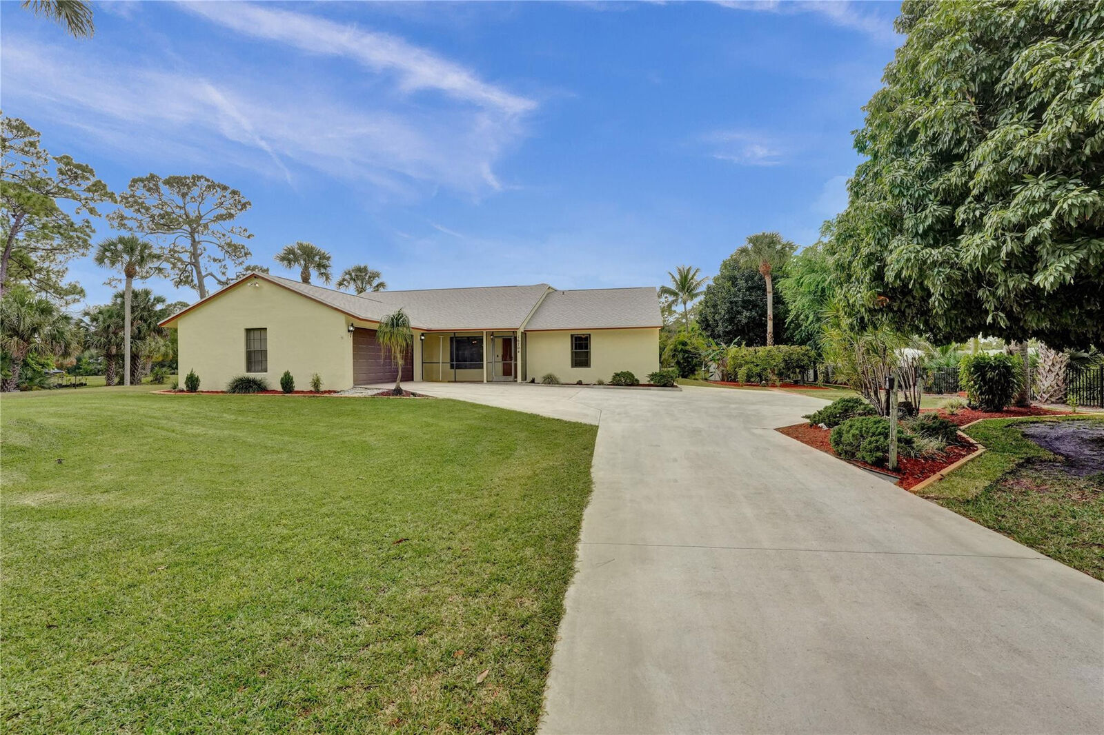 Property Photo:  16704 88th Road  FL 33470 