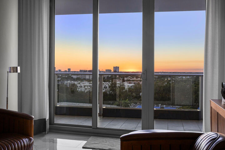 Property Photo: 1180 N Federal Highway 1203 FL 33304