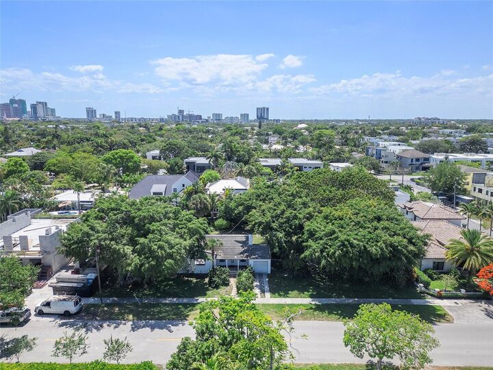 Property Photo: 739 N Victoria Park Road FL 33304