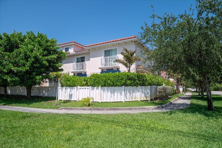 Property Photo:  2325 SE 5th Street  FL 33062 