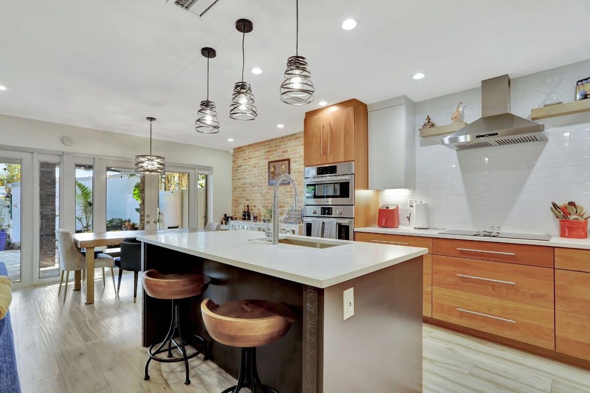 Property Photo:  7 Hathaway Lane  FL 33305 