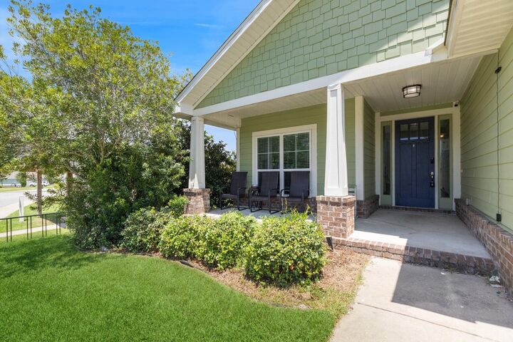 Property Photo:  697 Marquis Way  FL 32439 