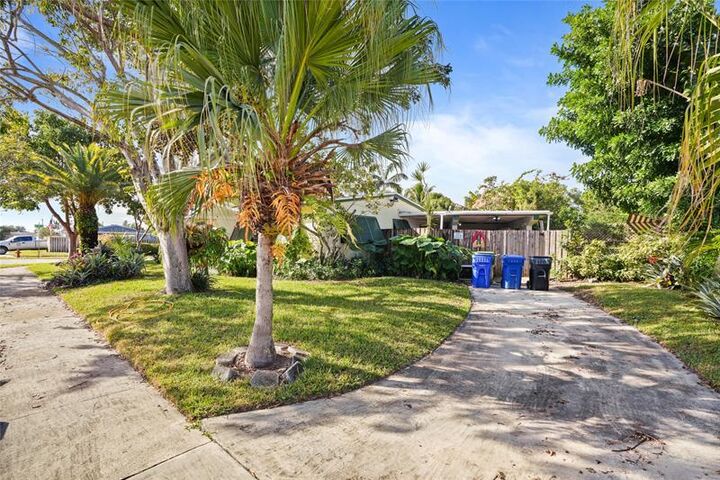 Property Photo: 3421 SW 15th St FL 33312