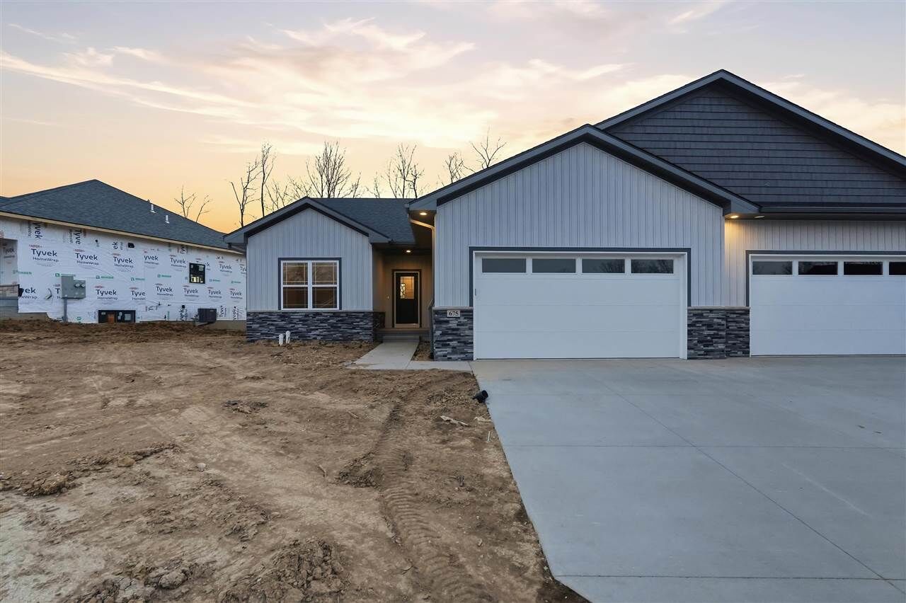 Property Photo: 675 Maclan Ct IA 52246