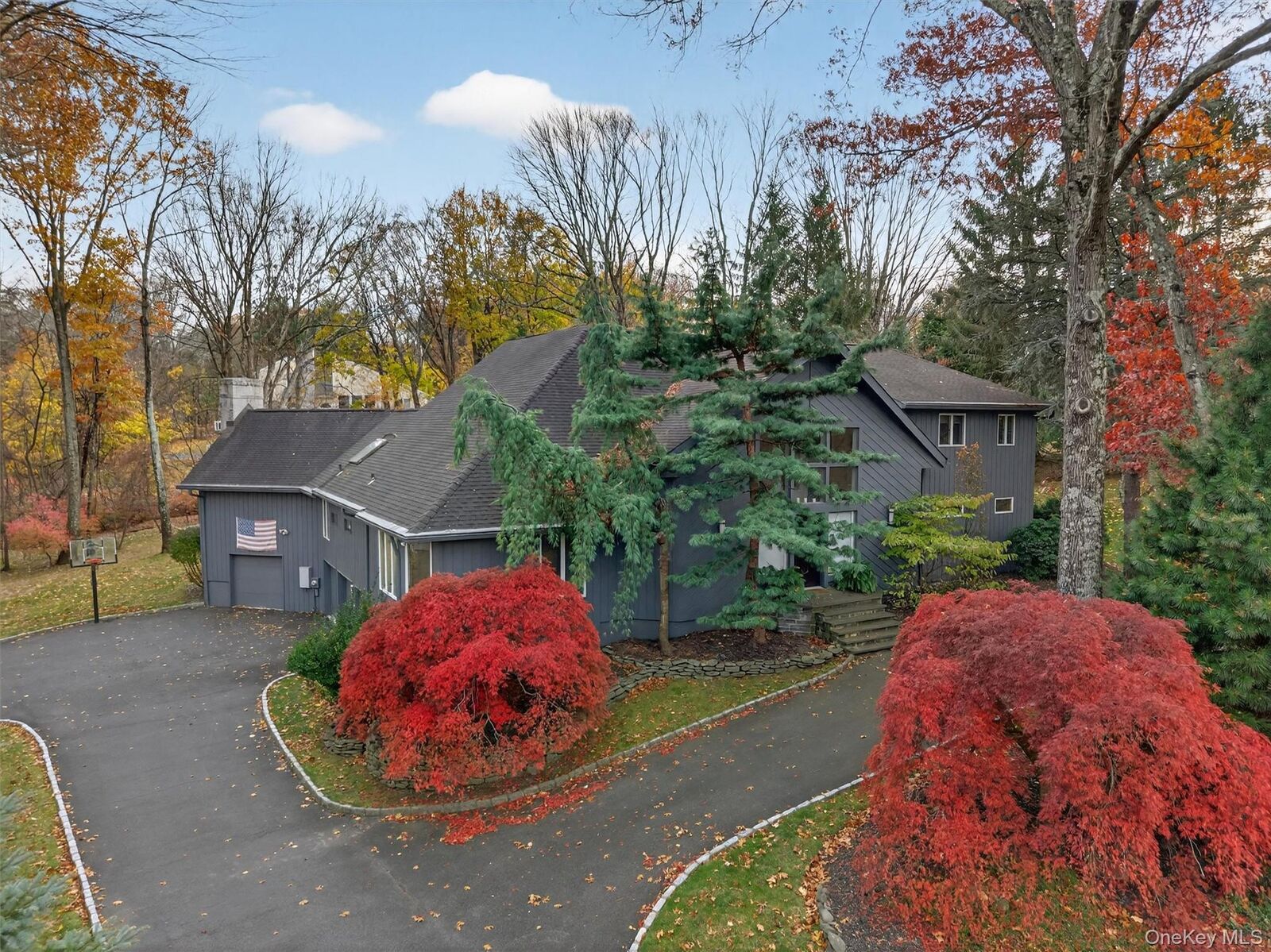 Property Photo:  13 Zeck Court  NY 10901 
