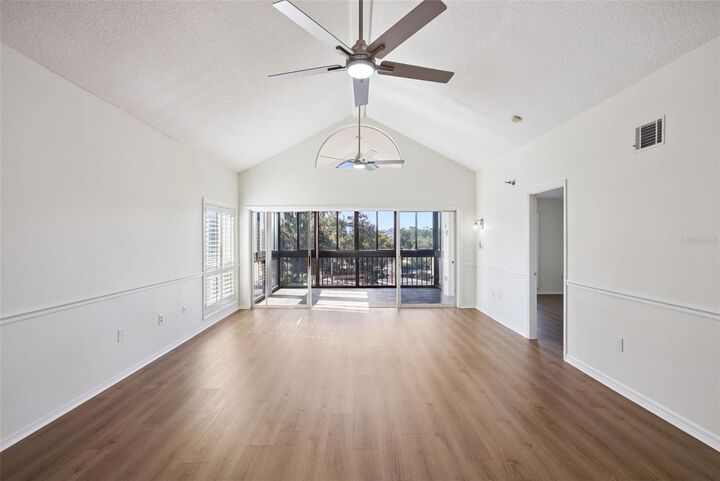 Property Photo: 202 Quayside Circle 404 FL 32751