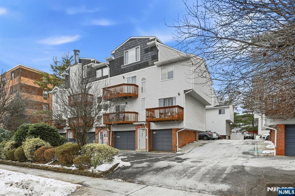 Property Photo: 31 Fairmount Avenue 16A NJ 07601