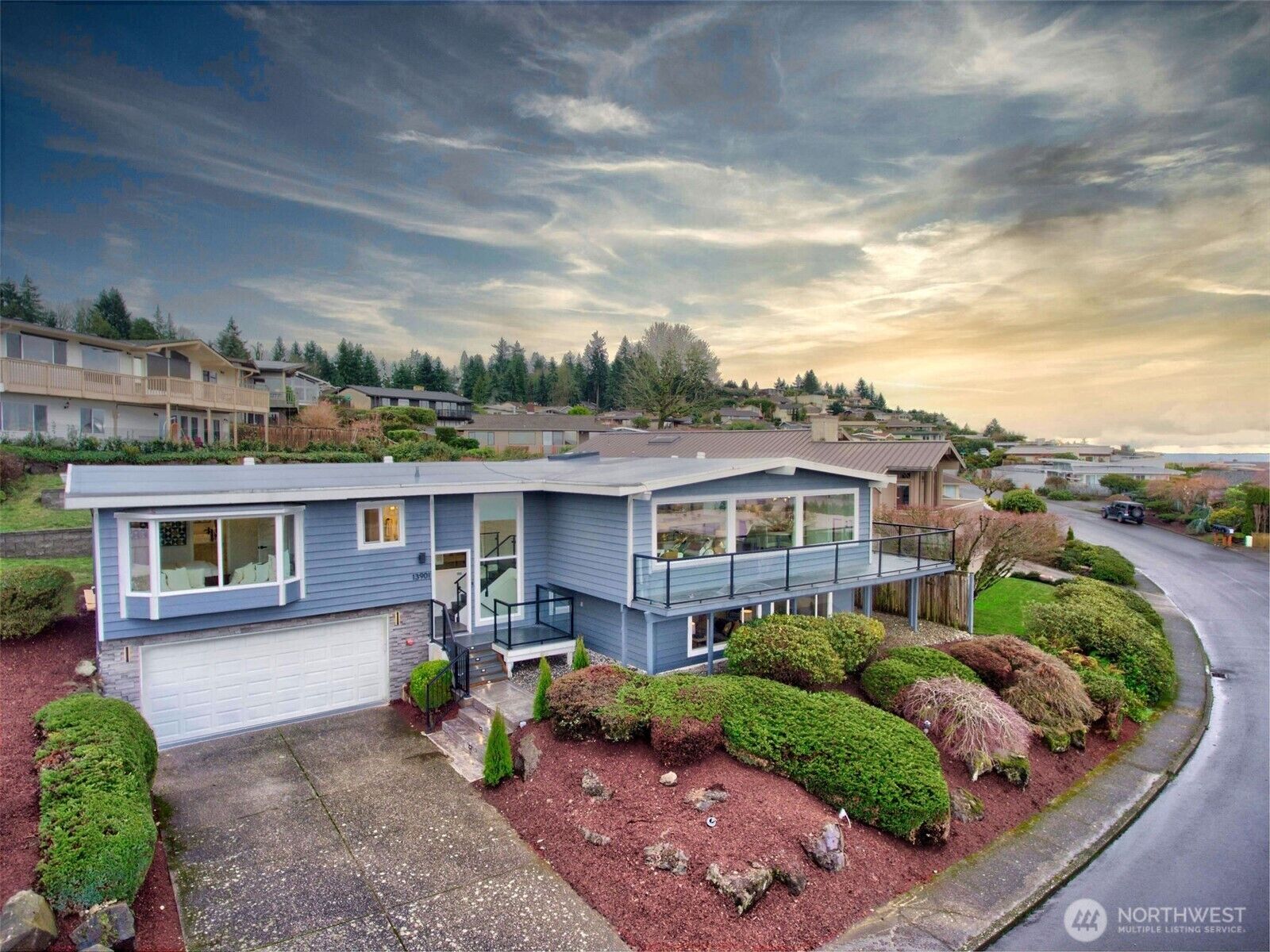 Property Photo:  13901  Somerset Lane SE  WA 98006 
