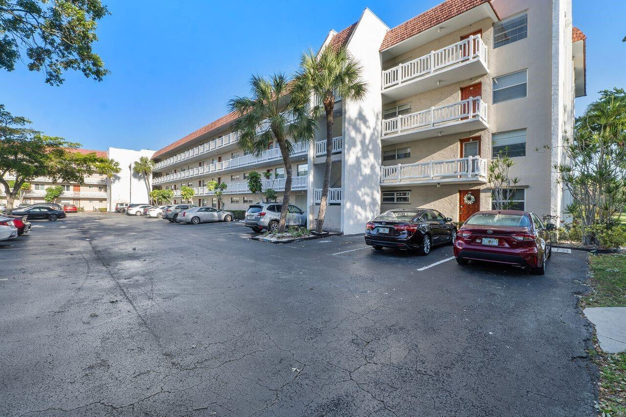 Property Photo:  3551 Inverrary Drive 404  FL 33319 