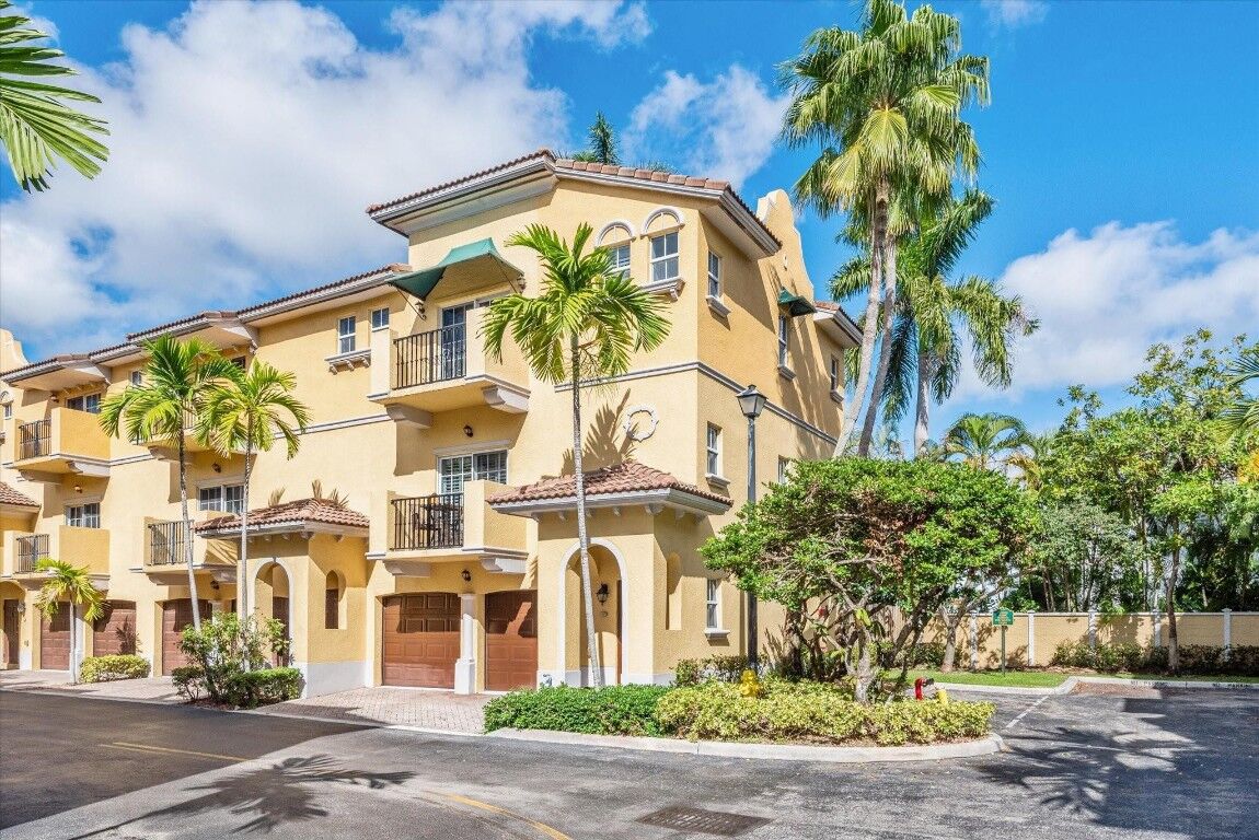 Property Photo:  2512 SW 14th Avenue 507  FL 33315 