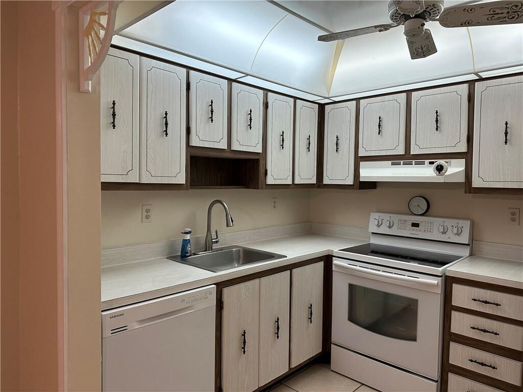 Property Photo:  242 Burgundy F 242  FL 33484 