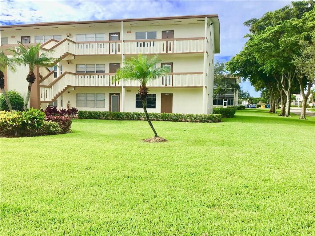 Property Photo:  140 Mansfield D 140  FL 33434 