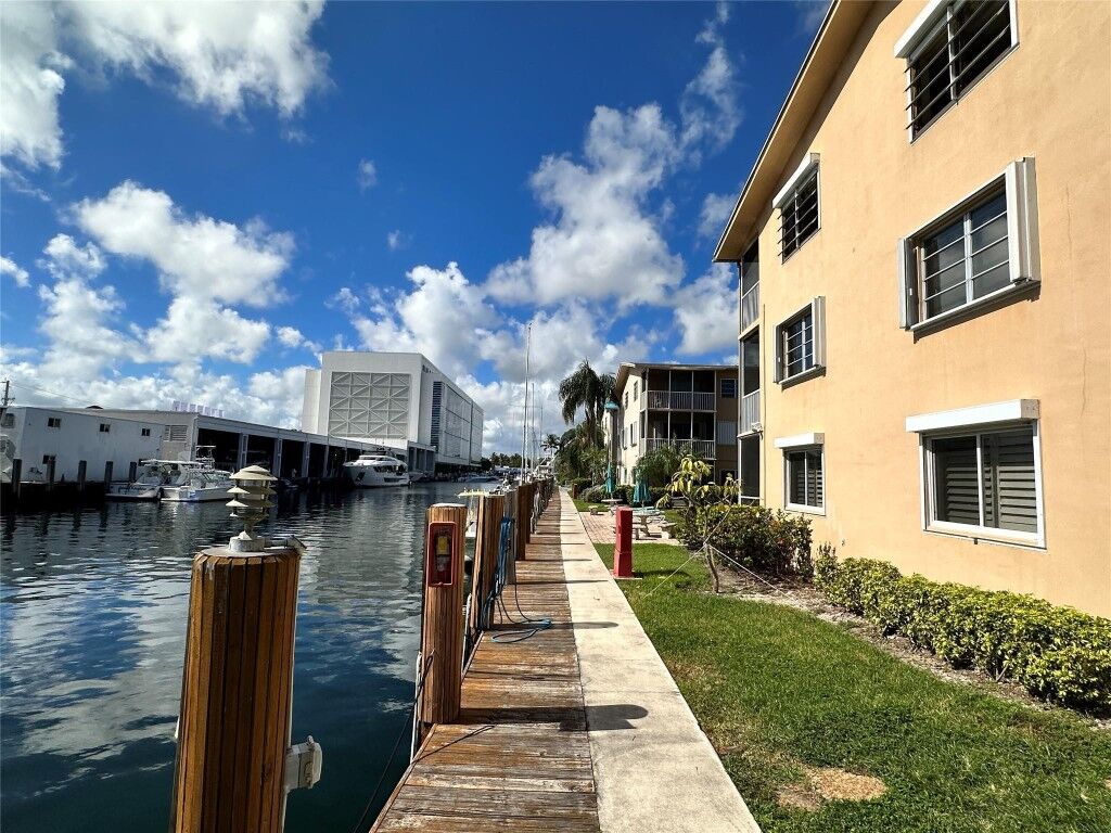 Property Photo:  1510 SE 15th Street 208  FL 33316 