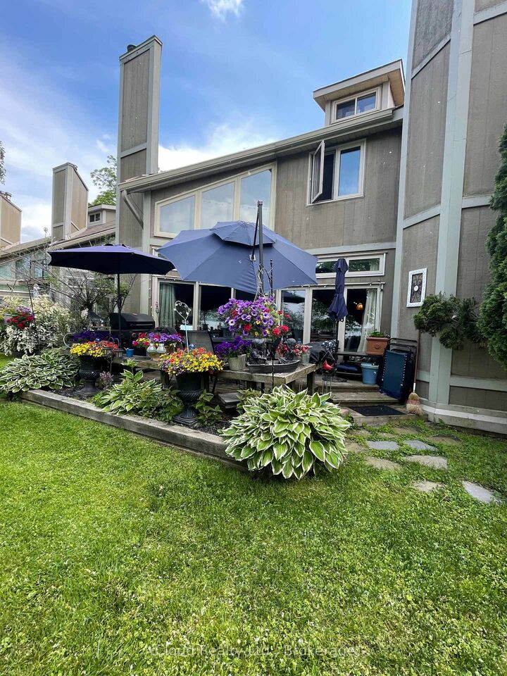 Property Photo:  3 Davy Point Circle  ON L4P 3H1 