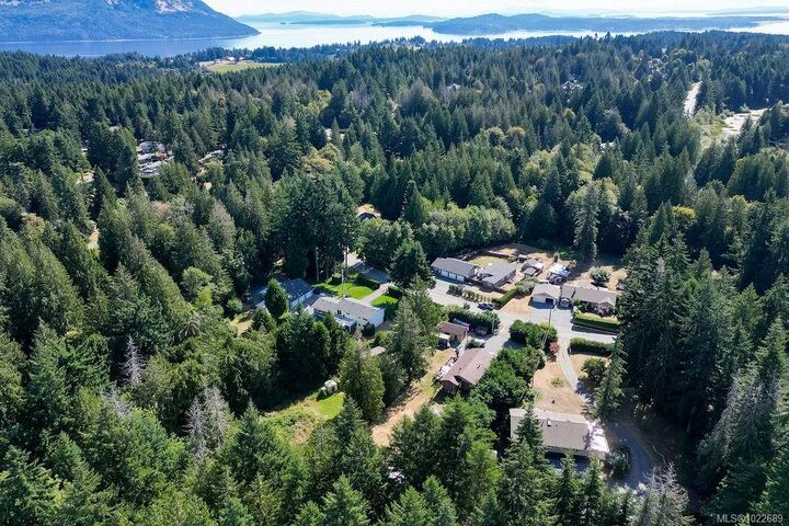 Property Photo: 1015 Cowerd Rd BC V8H 0G9