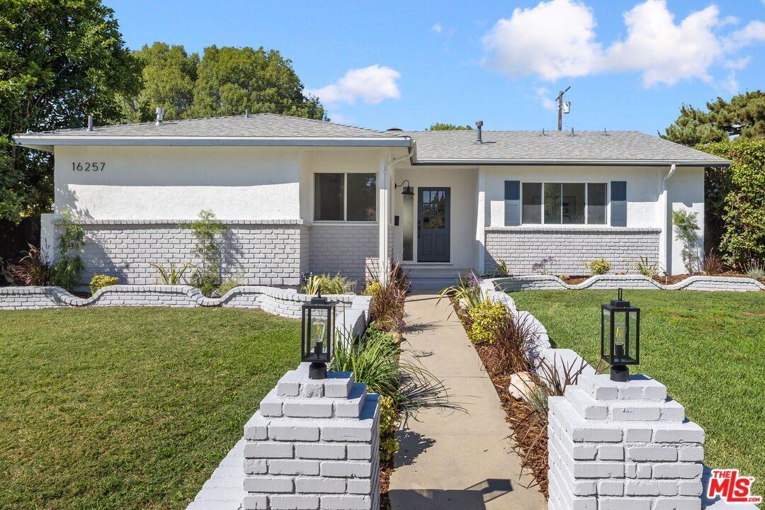 Property Photo: 16257 Los Alimos St CA 91344