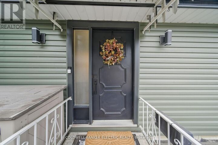 Photo de la propriété:  1673 Redwood Drive  ON K9K 1M2 