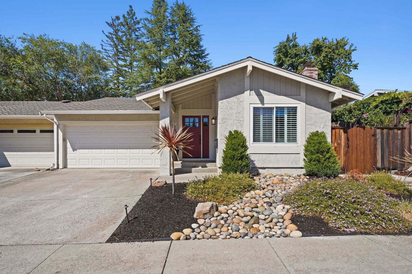 Property Photo:  2114 Londonderry Ct  CA 94596 