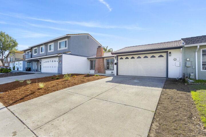 Property Photo:  33169 Lake Oneida St  CA 94555 