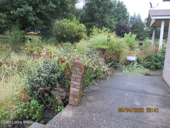 Property Photo:  932 Bunk Rd  KY 40057 