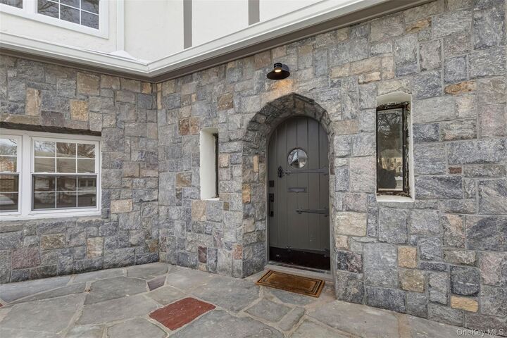 Property Photo: 118 Soundview Avenue NY 10606