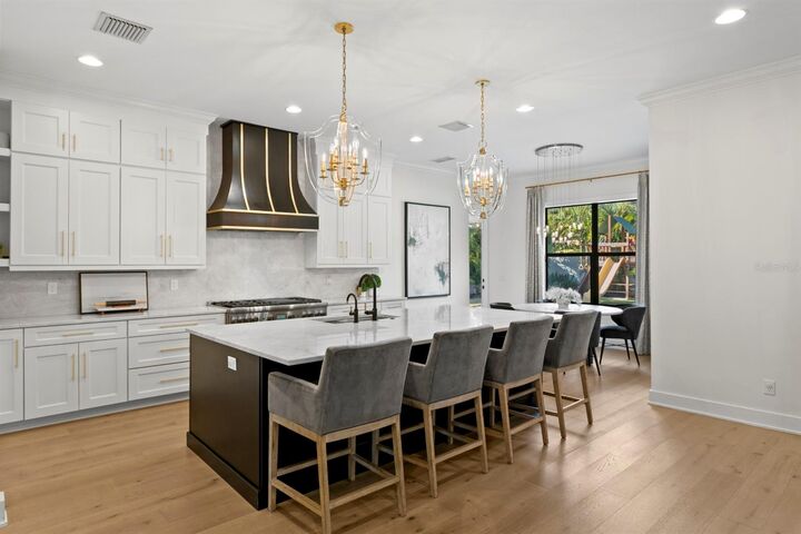 Property Photo:  4111 W Swann Avenue  FL 33609 