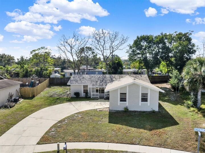 Property Photo: 1401 Sparrow Street FL 32750