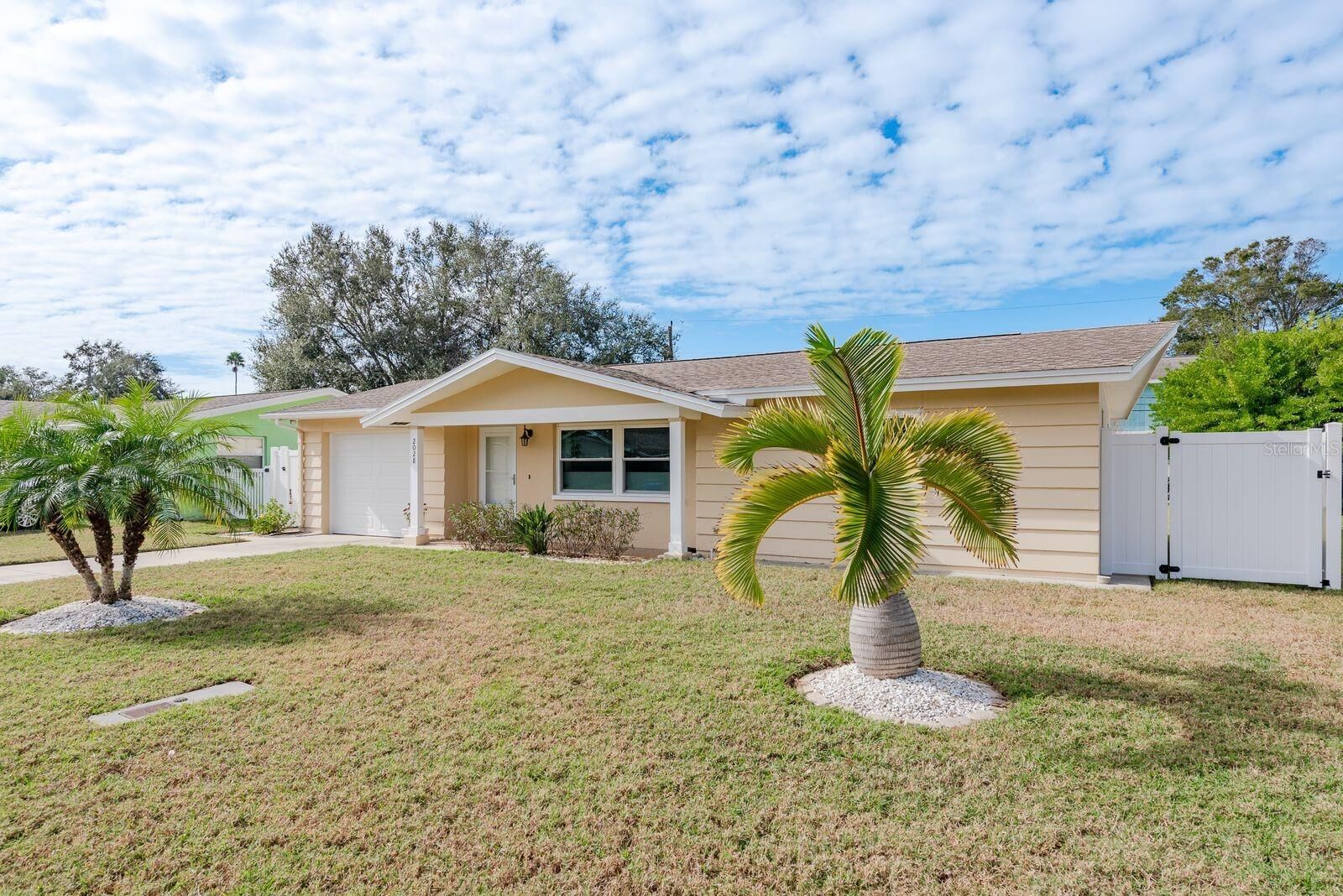 Property Photo:  2028 Douglas Avenue  FL 34698 