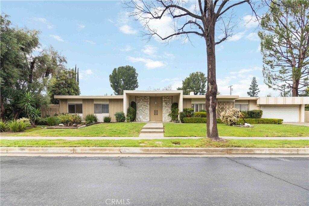 Property Photo:  9827 Lasaine  CA 91325 