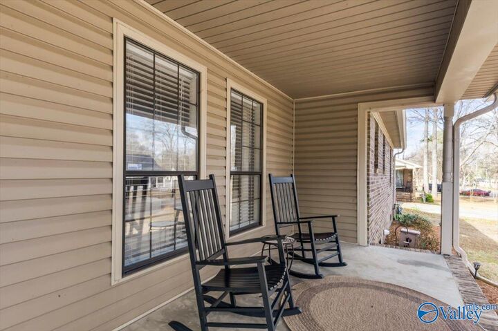 Property Photo:  2113 Dialsdale Avenue SW  AL 35055 