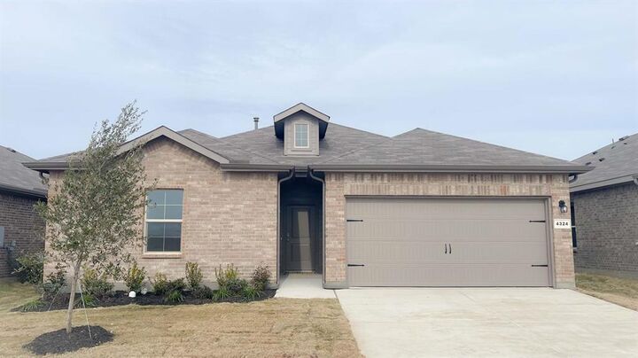 Property Photo: 4324 Bower Hill Drive TX 76036