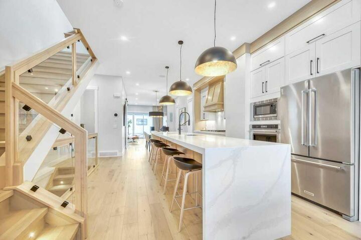 Property Photo:  2427 27 Street SW  AB T3E 2G2 