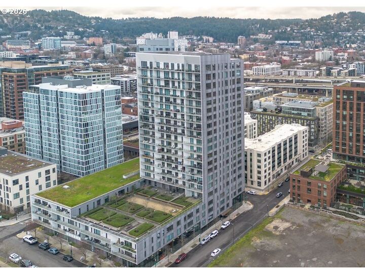 Property Photo:  1150 NW Quimby St 326  OR 97209 