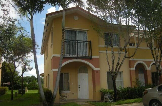 Property Photo:  1001 N Santa Catalina Circle 1001  FL 33068 