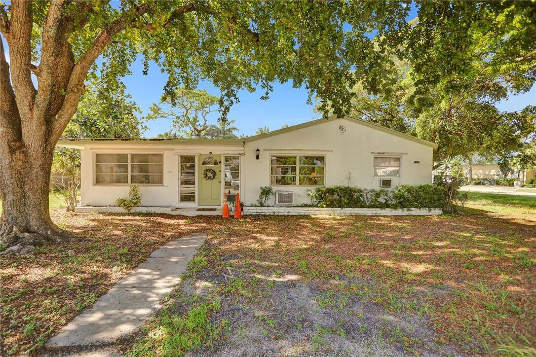Property Photo:  435 NE 25th Street  FL 33305 