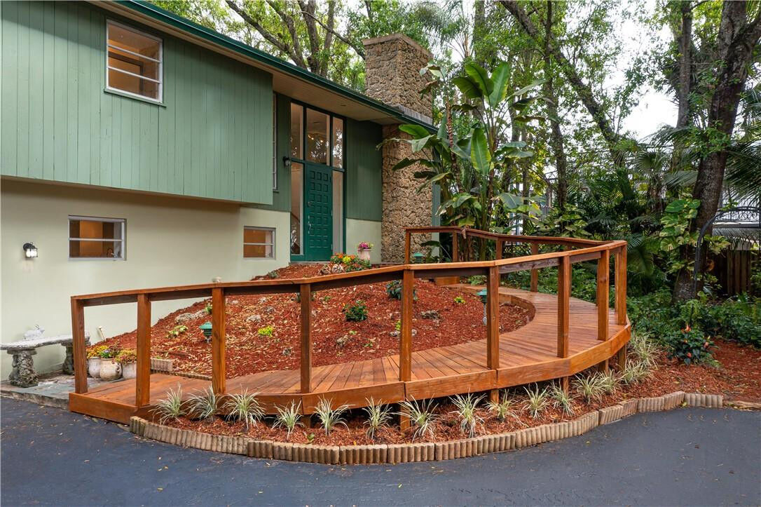 Property Photo:  2420 SW 29th Way  FL 33312 