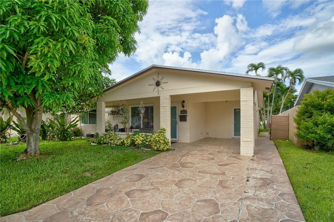Property Photo: 4805 NW 28th Avenue FL 33309