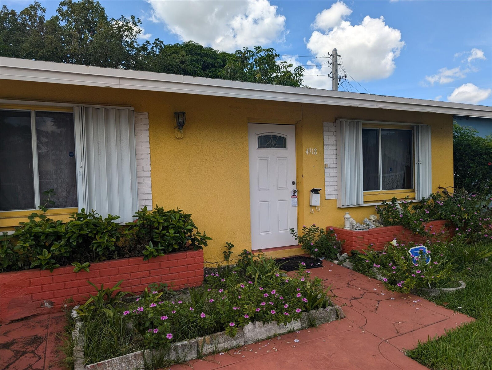 Property Photo: 4918 NW 56th Court FL 33319
