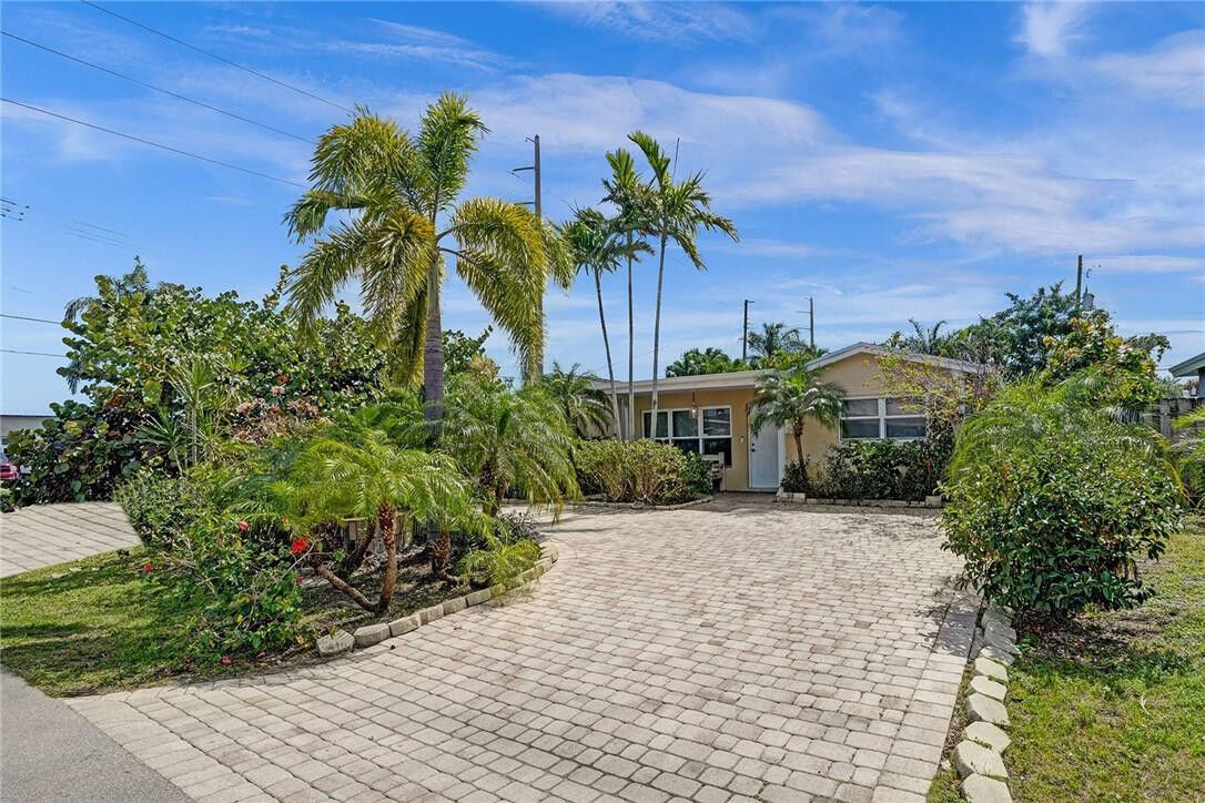 Property Photo:  380 NE 43rd Court  FL 33334 