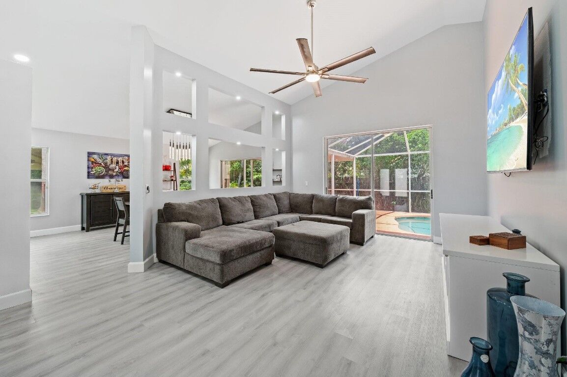 Property Photo:  5692 NW 41st Avenue  FL 33073 