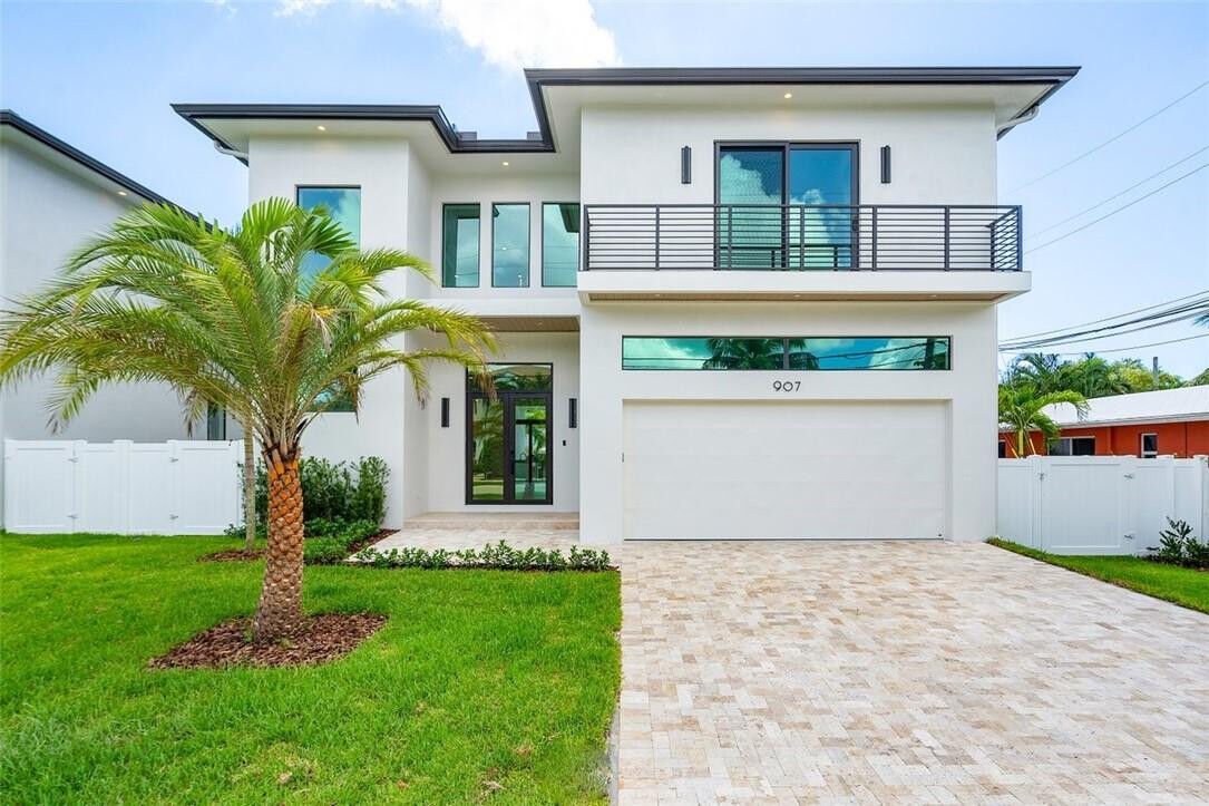 Property Photo:  907 NE 2nd Avenue  FL 33444 