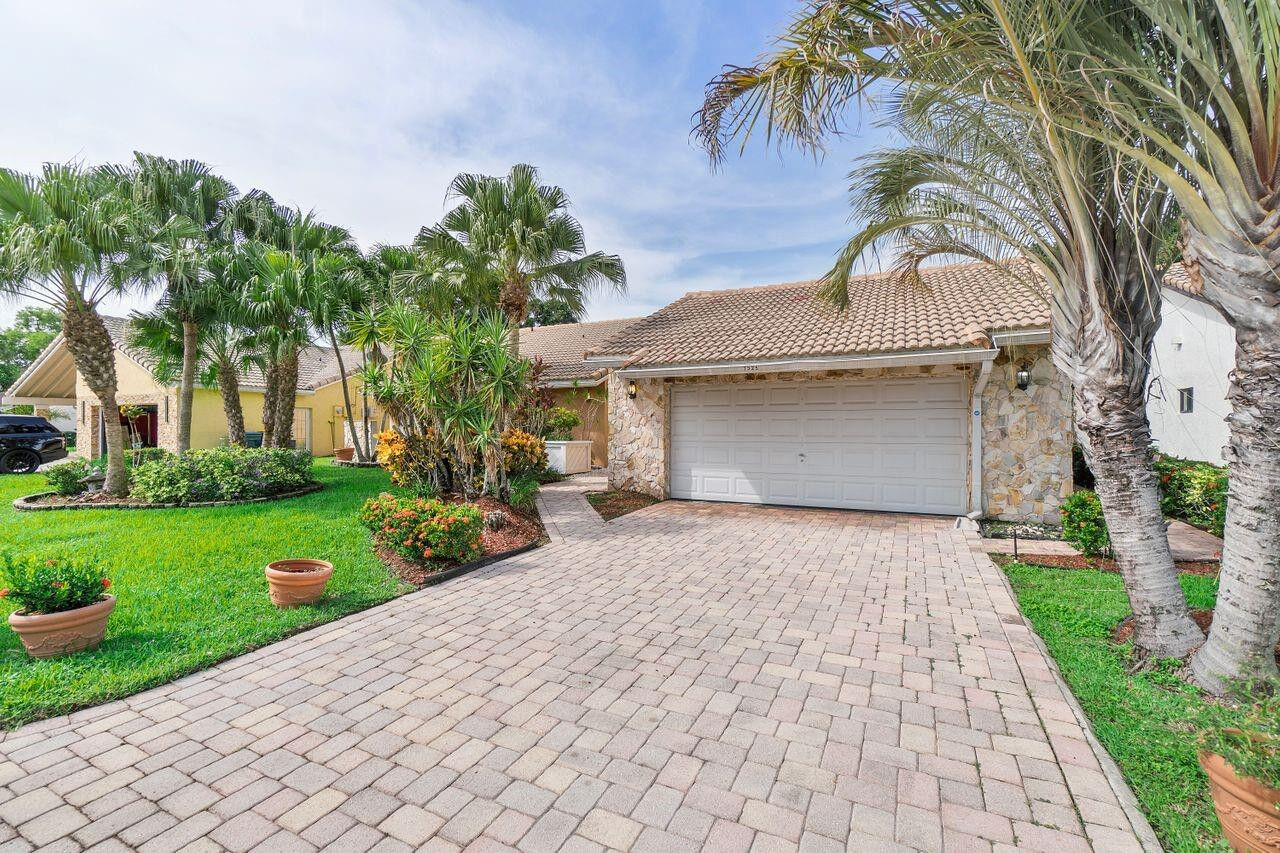 Property Photo:  7325 Corkwood Terrace  FL 33321 