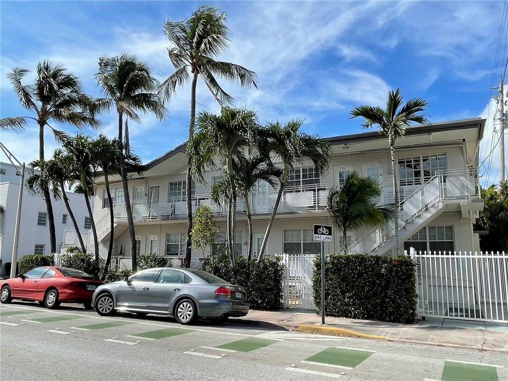 Property Photo: 717 Espanola Way 110 FL 33139