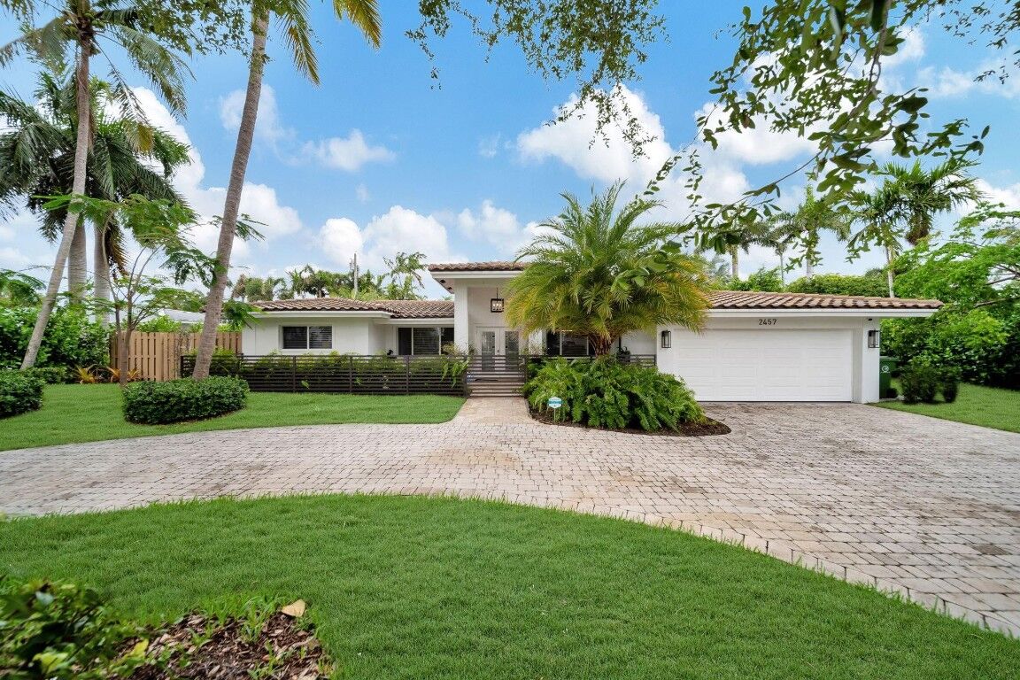 Property Photo:  2457 Bayview Drive  FL 33305 