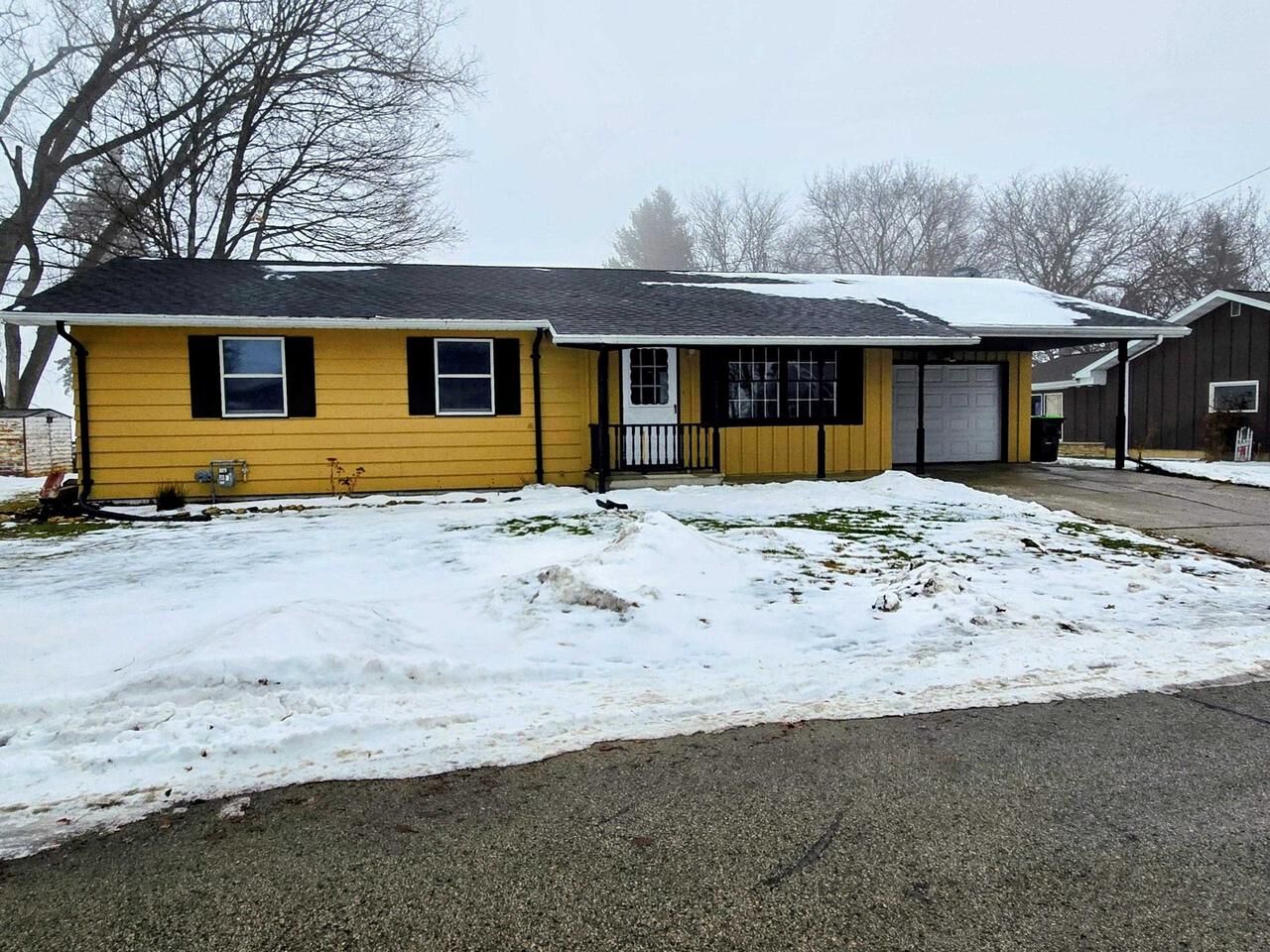 Property Photo:  106 Fairview Court  WI 53931 