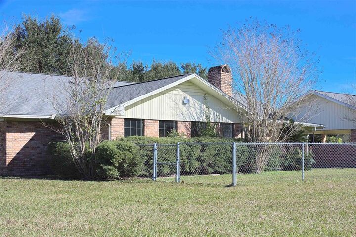 Property Photo:  2911 Mickey Lane  LA 70607 