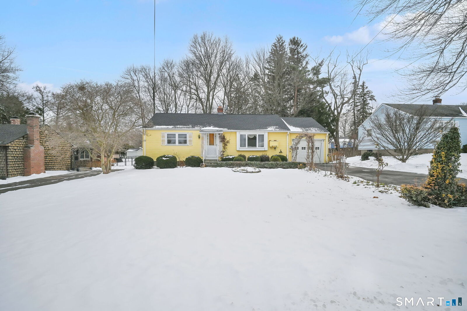 Property Photo:  72 Concord Circle  CT 06109 