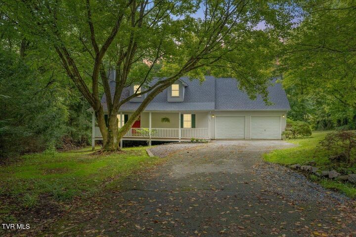 Property Photo:  105 Beech Lane Lane  TN 37687 