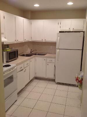 Property Photo:  1950 N Andrews Avenue 210-D  FL 33311 