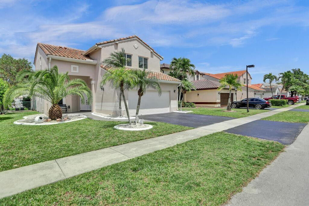 Property Photo:  18581 NW 18th Street  FL 33029 